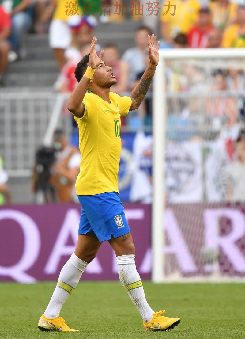 内马尔关键进球引发热议 内马尔关键进球引发热议