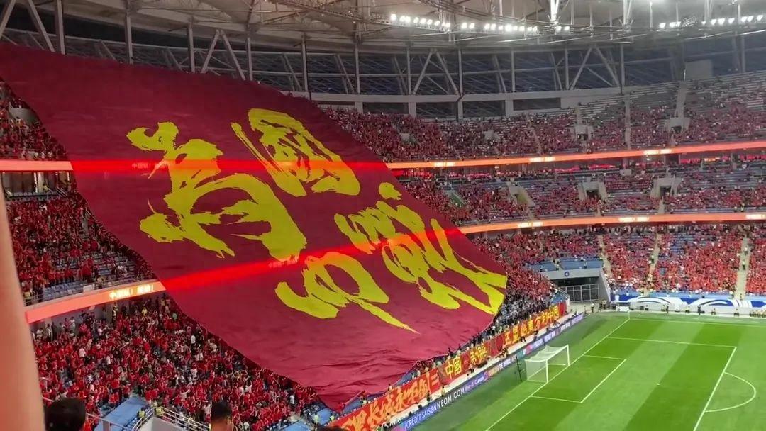 国际足球赛场，中国队展现实力获赞的简单介绍