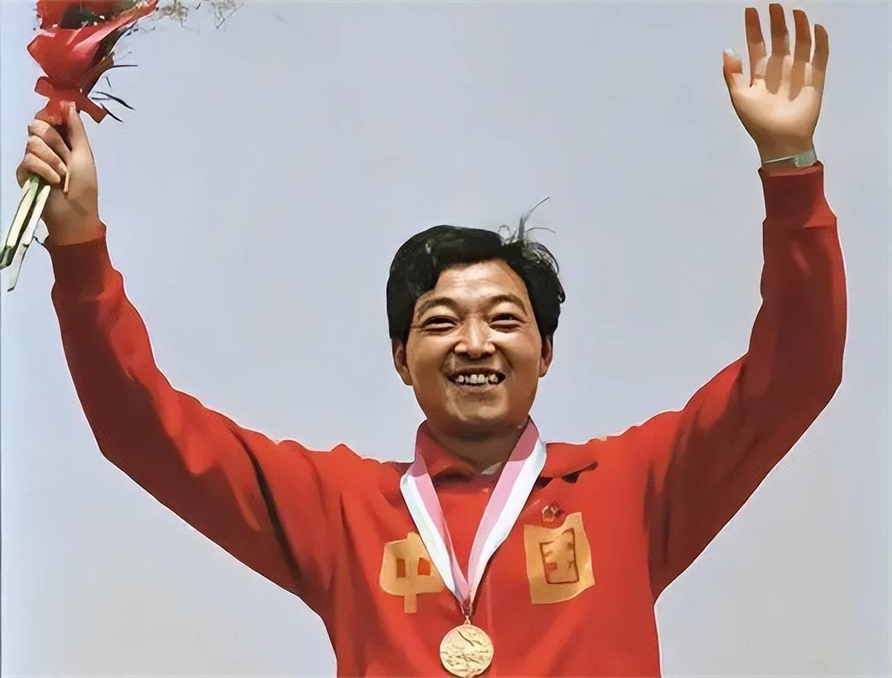 包含射击比赛紧张激烈，谁能力压众将夺冠？的词条
