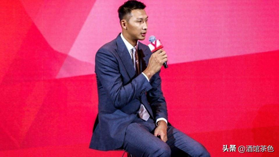 爱游戏体育在线入口-快快评|央视取消易建联专访，公众的关注并非猎奇(央视回应易建联专访未播放原因)