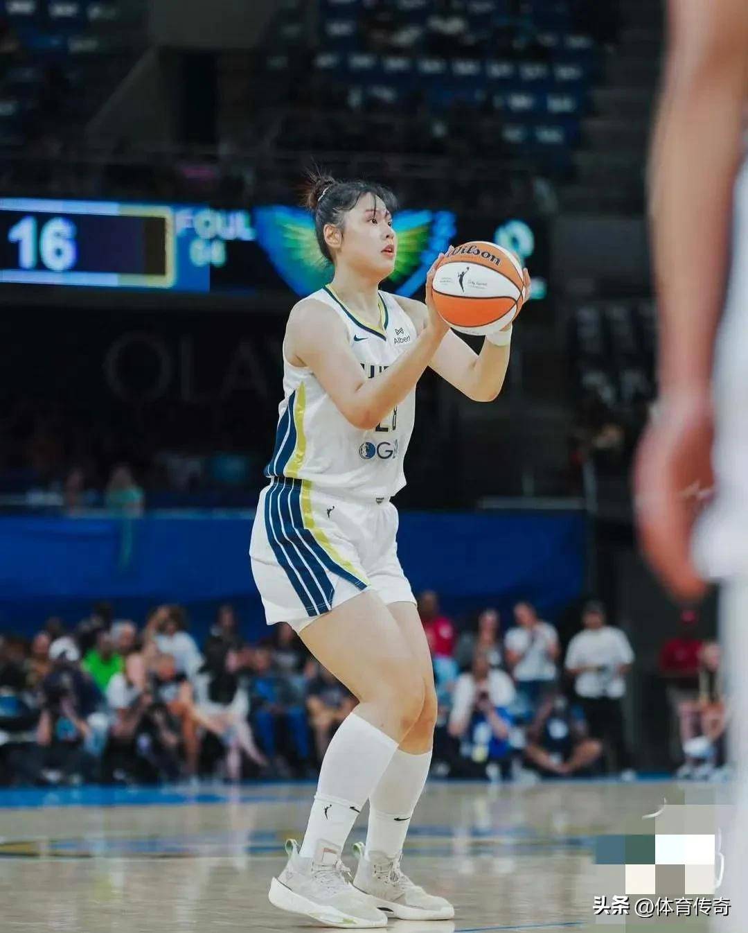 李月汝砍赛季新高11分9篮板！WNBA飞翼擒太阳(李月汝还在wnba打球吗)
