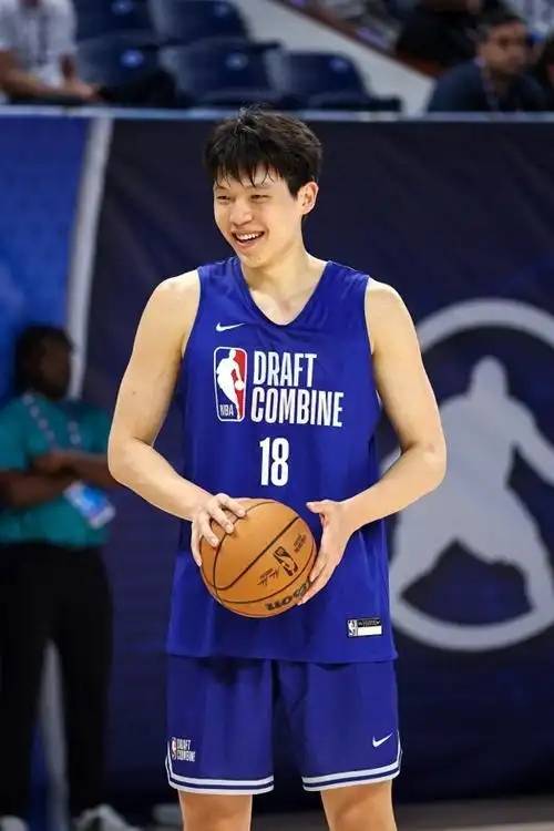 CBA3消息！杜锋续约广东，张庆鹏担任北控新帅，杨瀚森冲击首轮(cba杜锋简历)
