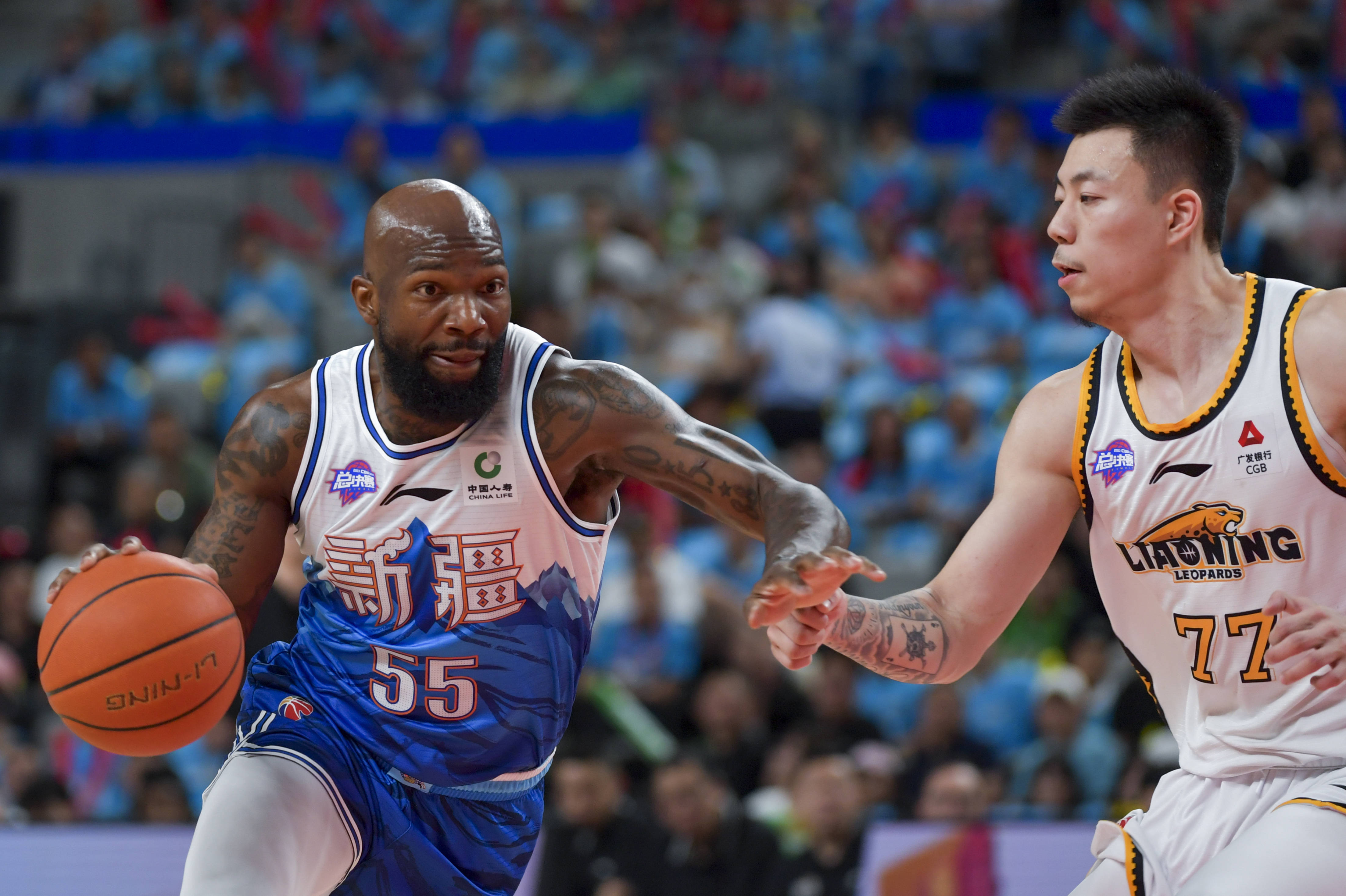 香港金牛发布比赛精彩瞬间：卡尔顿狂揽26分9篮板6助攻2盖帽(nbl香港金牛卡尔顿数据)